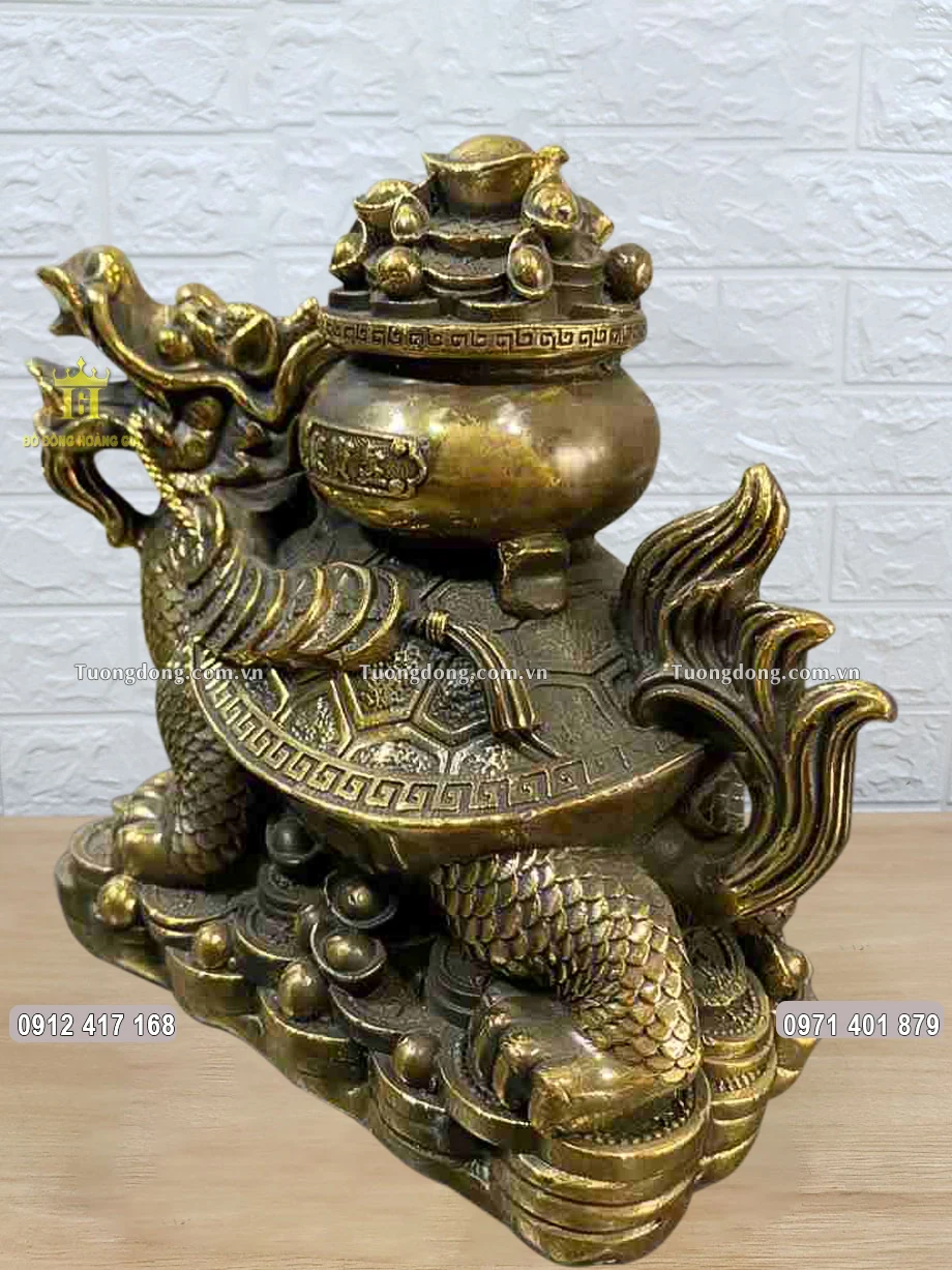 Hình ảnh phía sau của linh vật Long Quy